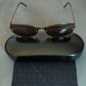 Fendi Black Sunglasses Sleek Design